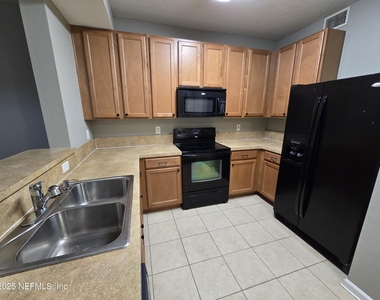 575 Oakleaf Plantation Parkway - Photo Thumbnail 10