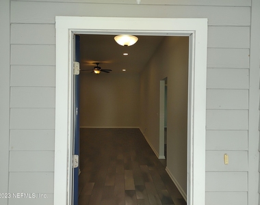 208 Midway Park Drive - Photo Thumbnail 4