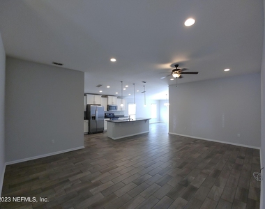 208 Midway Park Drive - Photo Thumbnail 7