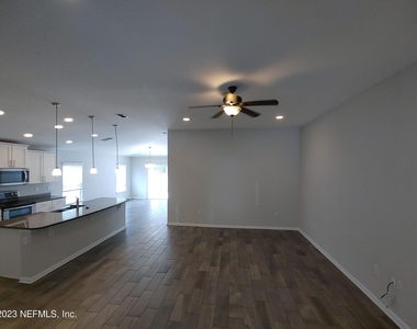 208 Midway Park Drive - Photo Thumbnail 8