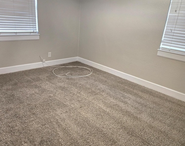615 Luna Court - Photo Thumbnail 14