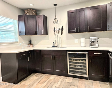 615 Luna Court - Photo Thumbnail 6