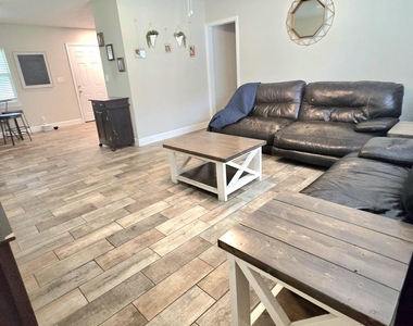 615 Luna Court - Photo Thumbnail 3