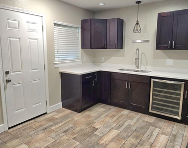 615 Luna Court - Photo Thumbnail 8