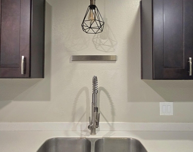 615 Luna Court - Photo Thumbnail 6