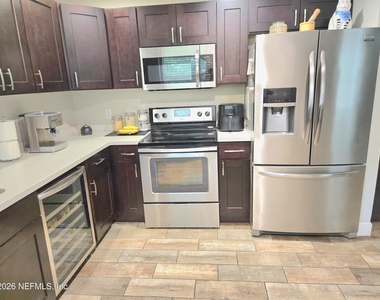 615 Luna Court - Photo Thumbnail 7