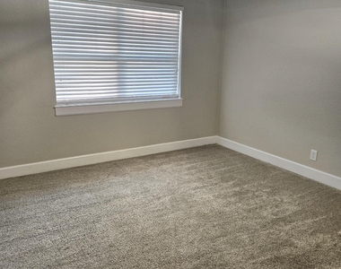 615 Luna Court - Photo Thumbnail 15