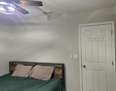 615 Luna Court - Photo Thumbnail 12