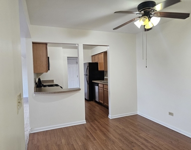 833 Village Quarter Road - Photo Thumbnail 12
