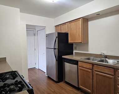 833 Village Quarter Road - Photo Thumbnail 10