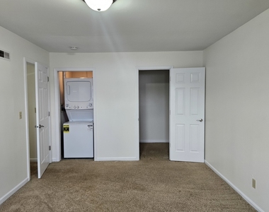 833 Village Quarter Road - Photo Thumbnail 19