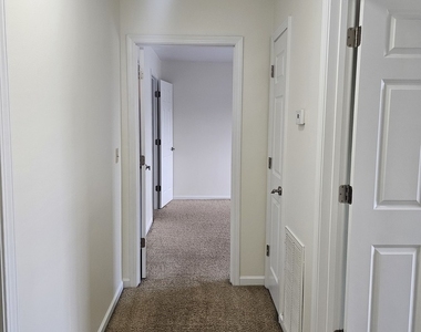 833 Village Quarter Road - Photo Thumbnail 14