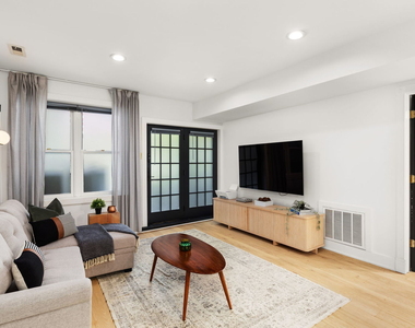 2124 N Sedgwick Street - Photo Thumbnail 9