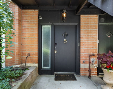 2124 N Sedgwick Street - Photo Thumbnail 1