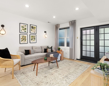 2124 N Sedgwick Street - Photo Thumbnail 7