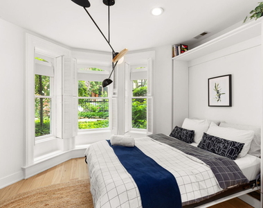 2124 N Sedgwick Street - Photo Thumbnail 12