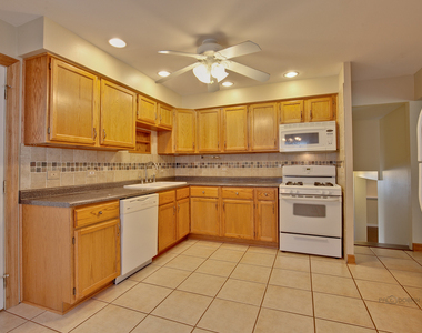 648 N Greenview Avenue - Photo Thumbnail 11