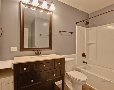 648 N Greenview Avenue - Photo Thumbnail 20