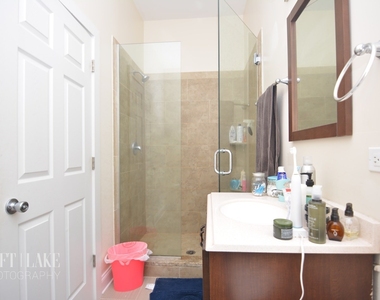 1032 N Ashland Avenue - Photo Thumbnail 4