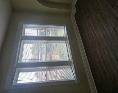 4849 W Fulton Street - Photo Thumbnail 2