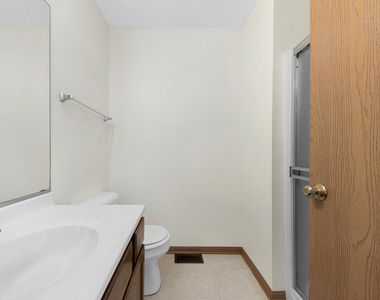 959 Ellsworth Drive - Photo Thumbnail 11