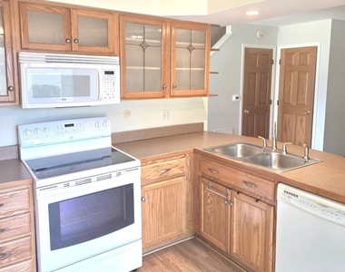 614 Dunham Road - Photo Thumbnail 3