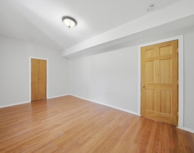 4541 N Western Avenue - Photo Thumbnail 17