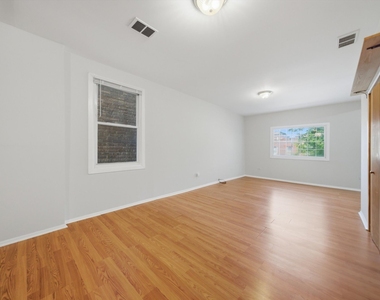 4541 N Western Avenue - Photo Thumbnail 9