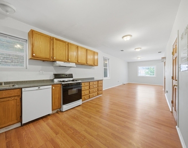 4541 N Western Avenue - Photo Thumbnail 4