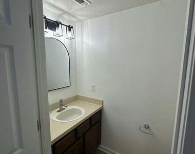 271 Leese Drive - Photo Thumbnail 12