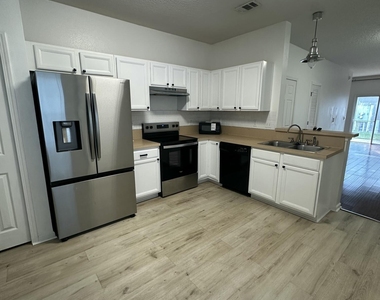 271 Leese Drive - Photo Thumbnail 2