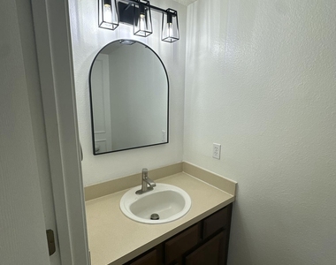 271 Leese Drive - Photo Thumbnail 11