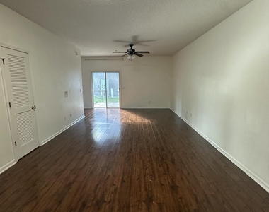 271 Leese Drive - Photo Thumbnail 5