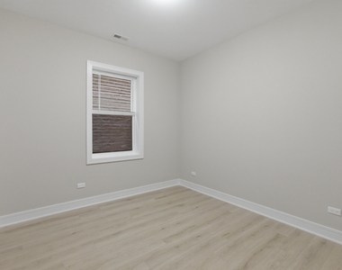 4932 S Champlain Avenue - Photo Thumbnail 12