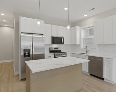 4932 S Champlain Avenue - Photo Thumbnail 4