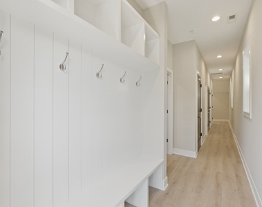 4932 S Champlain Avenue - Photo Thumbnail 15