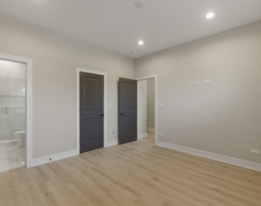 4932 S Champlain Avenue - Photo Thumbnail 10