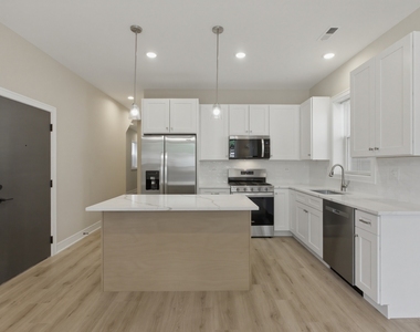 4932 S Champlain Avenue - Photo Thumbnail 5