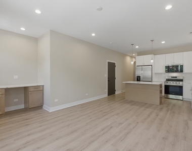 4932 S Champlain Avenue - Photo Thumbnail 3