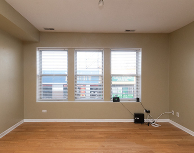 3103 W Lawrence Avenue - Photo Thumbnail 5