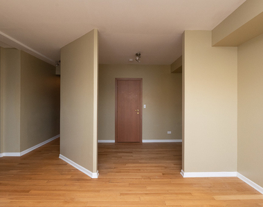 3103 W Lawrence Avenue - Photo Thumbnail 6