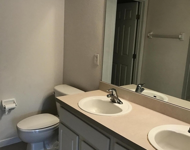 7104 Stonelion Circle - Photo Thumbnail 8