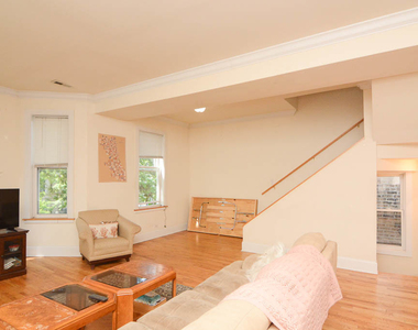 1314 W Roscoe Street - Photo Thumbnail 3