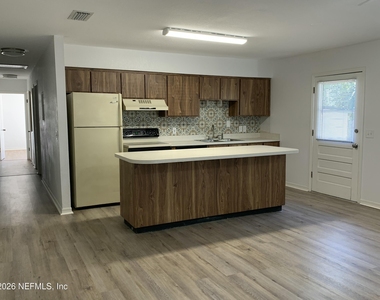 1200 16th Avenue - Photo Thumbnail 3