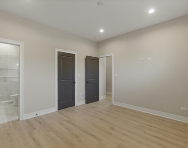 4932 S Champlain Avenue - Photo Thumbnail 9