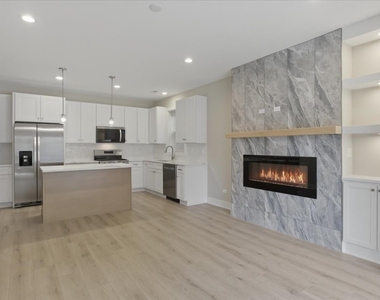 4932 S Champlain Avenue - Photo Thumbnail 2