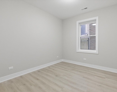 4932 S Champlain Avenue - Photo Thumbnail 11
