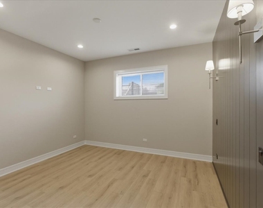 4932 S Champlain Avenue - Photo Thumbnail 8