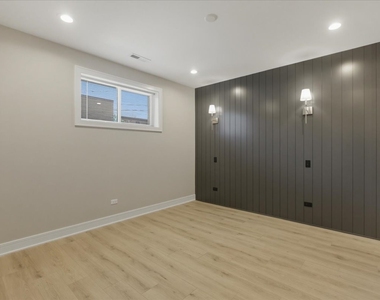 4932 S Champlain Avenue - Photo Thumbnail 7