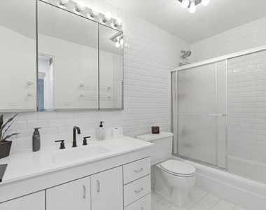 201 E Chestnut Street - Photo Thumbnail 6